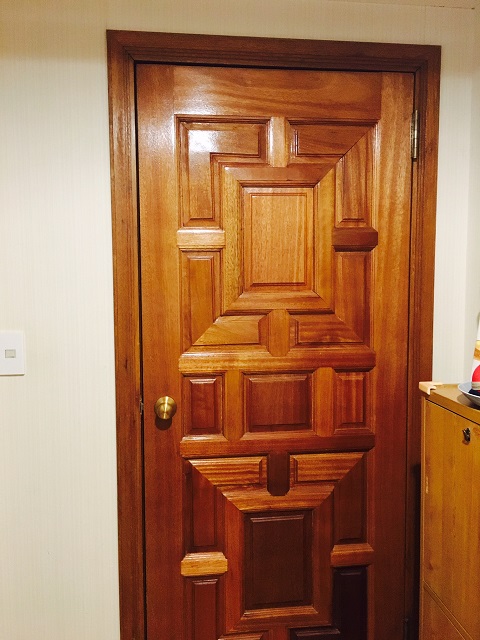 古いマンションならではのデザインも、Mさんが惹かれたポイントのひとつ。「木製の古めかしいドアは、リフォームをしても残したいくらい気に入っています」