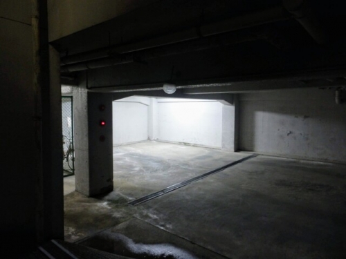 地下駐車場の写真