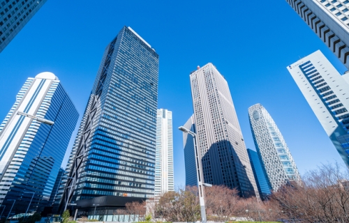 西新宿の高層オフィスビル群