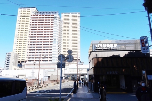 日暮里駅と駅前の再開発エリア
