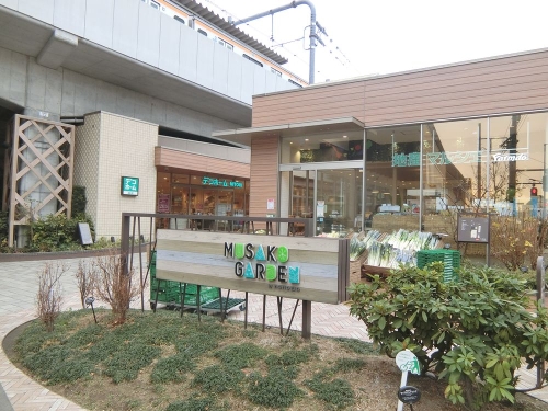 武蔵小金井駅の高架周辺の店舗