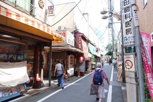 駅近くの商店街